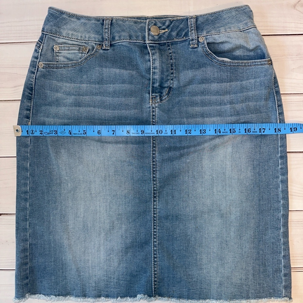 West Sport denim skirt in a size 2 
Spring Summer Office Church Dressy Casual✨ - Picture 4 of 6